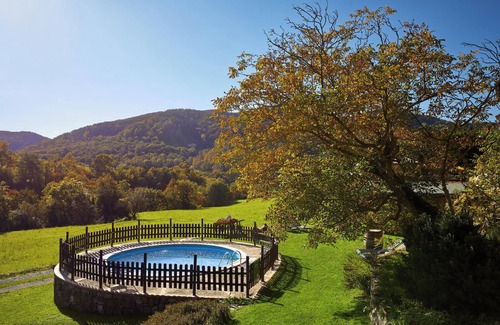 Sant Joan de Les Abadesses House | Vacation Home "Galliner, El Reixac Casa Rural" with Mountain View, Shared Pool & Wi-Fi