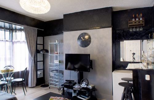 South Shore Apartment | Vacate in Style near the Beach