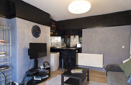 South Shore Apartment | Vacate in Style near the Beach