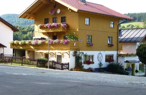 Bayerisch Eisenstein Apartment | Vacation apartment with fully equipped eat-in kitchen