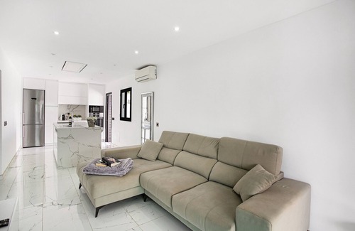 Playa del Ingles House | Vacation Apartment 'Sunset House Maspalomas' with Shared Pool and Wi-Fi