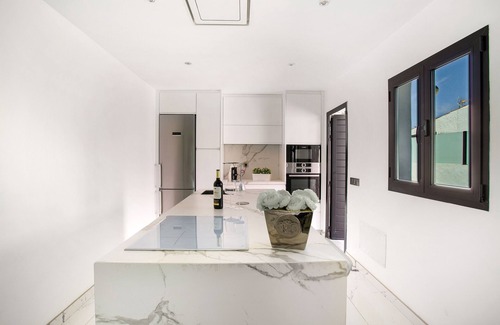 Playa del Ingles House | Vacation Apartment 'Sunset House Maspalomas' with Shared Pool and Wi-Fi