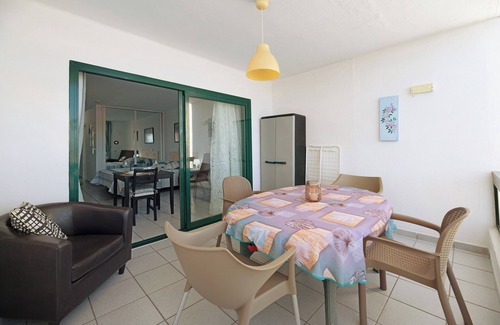 Costa Teguise Apartment | Vacation Apartment 'Al Sole Studios Playa Roca' with Sea View, Shared Pool and Wi-Fi