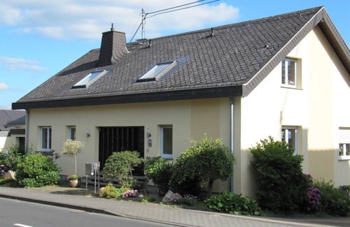 Kurtscheid Apartment | Vacation apartment Am Klosterweg - 4-bed apartment