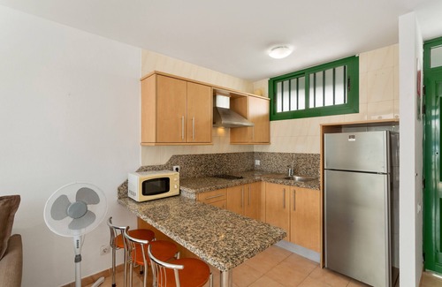 Playa del Ingles Apartment | Vacation Apartment 'Apartamento Yumbo Centro' with Shared Pool, Private Balcony and Wi-Fi