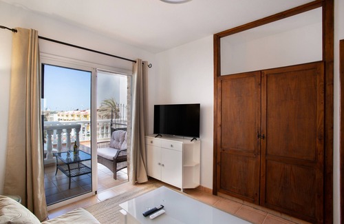 Playa de Arinaga Apartment | Vacation Apartment 'Apartamento Fani N2' with Private Terrace, Wi-Fi and Air Conditioning