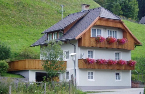 Reichenau Apartment | Vacation apartment Veilchen - Holiday home Leeb