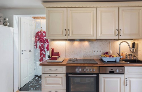 Stockach Apartment | Vacation Apartment "Flair Lilie" Shared Garden, Sauna & Jacuzzi
