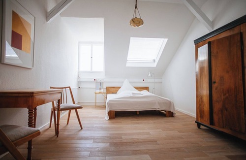 Gera Apartment | Vacation apartment for up to 10 people in the city center with large eat-in kitchen