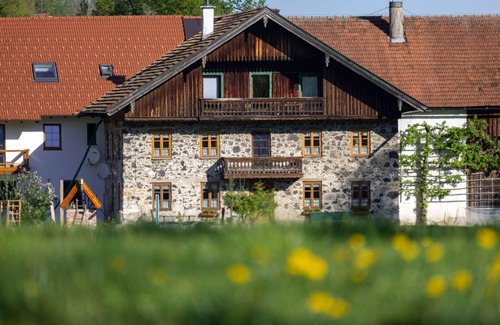 Piding Apartment | Vacation apartment Fuderheuberg 84 sqm on the upper floor, 2 bedrooms, eat-in kitchen, balcony