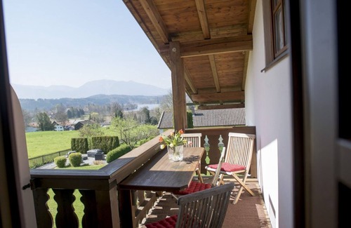 Seehausen am Staffelsee Apartment | Vacation apartment Große Birke with 90 sqm, 1 living/sleeping area + 2 bunk beds, max. for 8 people
