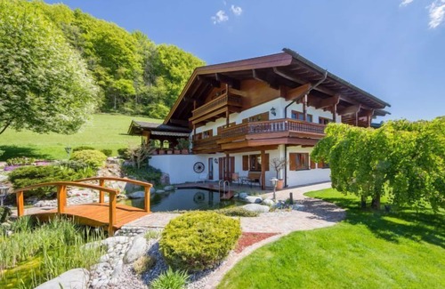 Sankt Valentin Apartment | Vacation apartment Hochfelln 70 sqm, 2 sep. Bedroom, 1 living room, terrace, max. 4 pers.