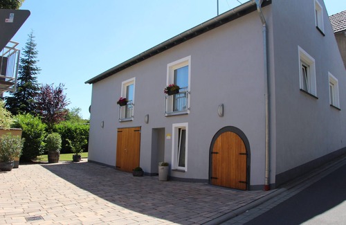 Nickenich Apartment | Vacation apartment/hiking/sightseeing