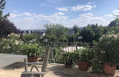 Niederloßnitz Condo | Vacation apartment in a beautiful villa on the Saxon. Wine route