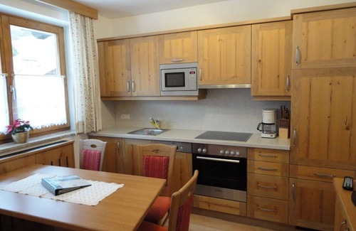 Dorfgastein Apartment | Vacation apartment 'Sonnenblumenfeld', organic farm Moarbauer, Gastein Valley