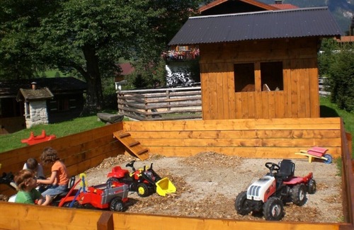 Dorfgastein Apartment | Vacation apartment 'Sonnenblumenfeld', organic farm Moarbauer, Gastein Valley