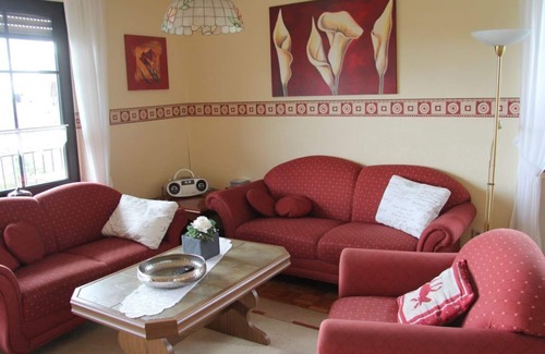 Habscheid Apartment | Vacation apartment Sohns - 5-bed vacation apartment with balcony