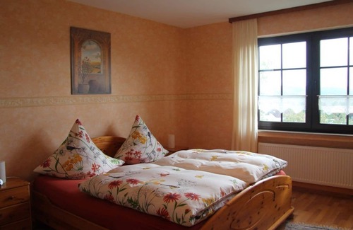 Habscheid Apartment | Vacation apartment Sohns - 5-bed vacation apartment with balcony