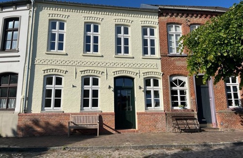 Weener Apartment | Vacation apartment Tjalk - Holiday apartments Hafenkabinett, 25529