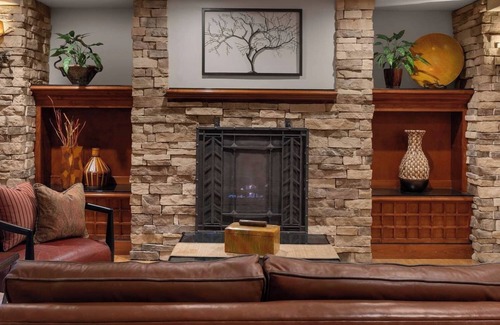 East Lake Hills House | Vacation At its Finest! Relaxing Studio Suite w/Complimentary Breakfast!