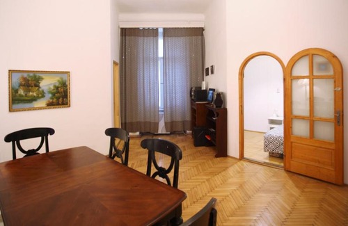 Ujlipotvaros Apartment | Vacation Budapest Apartment