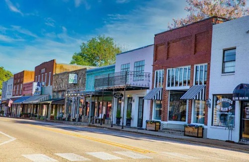 Hardy Apartment | Vacation Condo #5 2BR with full kitchen, walk to river and shops, pets welcome