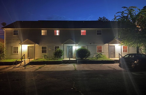 Hardy Apartment | Vacation Condo #5 2BR with full kitchen, walk to river and shops, pets welcome