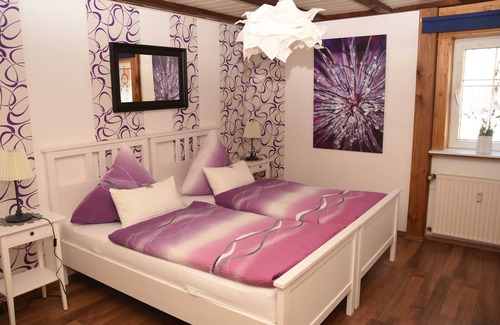Bad Zwesten Apartment | Vacation cottage Herby