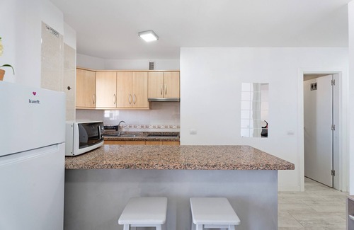 Los Cristianos Apartment | Vacation 'Cozy Los Cristianos' with Sea View, Private Pool and Wi-Fi