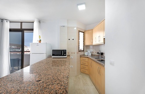 Los Cristianos Apartment | Vacation 'Cozy Los Cristianos' with Sea View, Private Pool and Wi-Fi