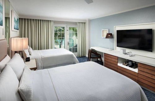 South Sound House | Vacation Day Is Always A Great Idea! w/ Outdoor Pool, Free Onsite Parking
