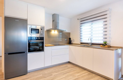 Alhaurin de la Torre House | Vacation Home Kanmarala with Mountain View, Pool & Wi-Fi