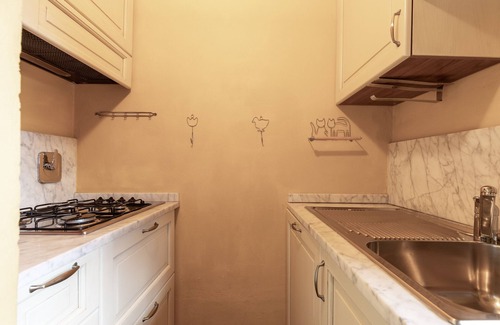Barberino Tavarnelle House | Vacation Home "Antiche Mura" with Balcony, Shared Pool & Wi-Fi
