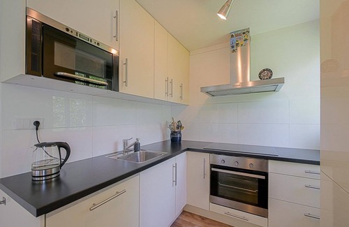 Julianadorp aan zee House | Vacation home Zeevogel: Quiet and Green Stay at Park de Keizerskroon in Julianadorp aan Zee, Close to Beach and Center for a Perfect Vacation!