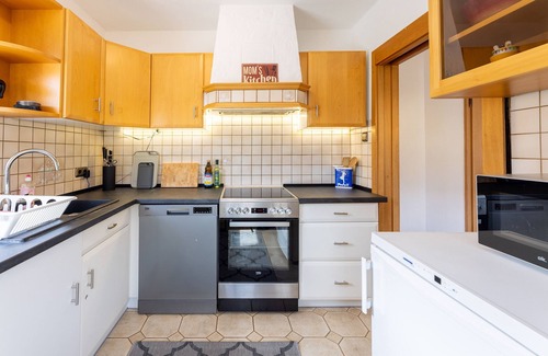 Burgkunstadt House | Vacation home (250 sqm) with 2 apartments & garden - ideal for families & groups