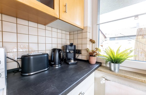 Burgkunstadt House | Vacation home (250 sqm) with 2 apartments & garden - ideal for families & groups