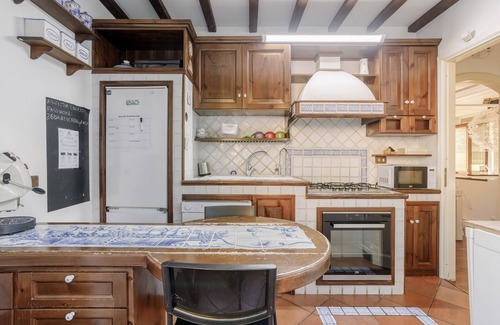 Mondello House | Vacation Home "Appartamento Villa Degli Ulivi" with Private Garden & Wi-Fi