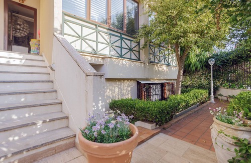 Mondello House | Vacation Home "Appartamento Villa Degli Ulivi" with Private Garden & Wi-Fi