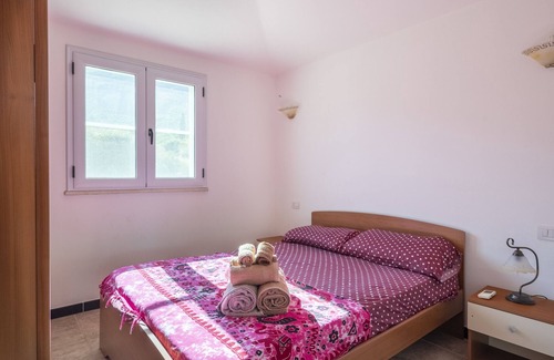 Tertenia House | Vacation Home 'Appartamento Sole 1' with Sea View, Garden