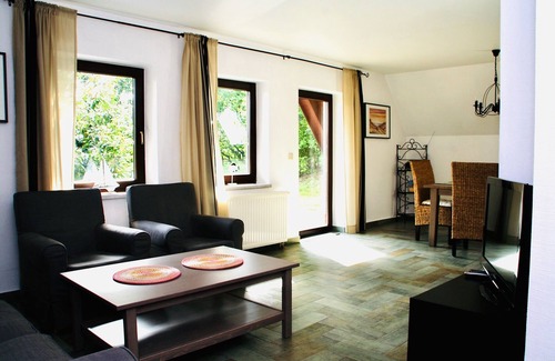 Marlow Apartment | Vacation home at Marlow bird park with fireplace and garden