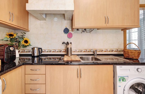 Setubal House | Vacation Home 'Casa Canopa' in Historical Area with Wi-Fi
