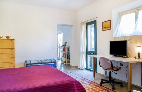 Orbetello House | Vacation Home "Casina Orbetello" with Shared Garden, Children's Pool & Wi-Fi