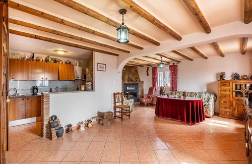Montefrio House | Vacation Home "Cortijo La Solana Montefrío" with Mountain View, Private Pool & Wi-Fi