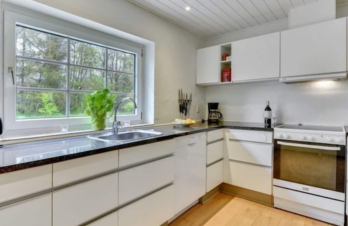 Husby House | Vacation home "Enny" - 2.5km from the sea in Western Jutland in Ulfborg - 14 persons, 6 bedrooms