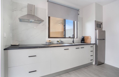 Icod de los Vinos House | Vacation Home 'Lovely House with Panoramic Views' with Sea View, Shared Pool and Wi-Fi