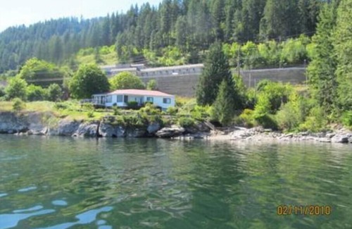 Central Kootenay Cottage | Vacation Home For Rent - Ainsworth BC