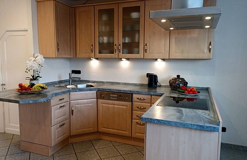 Hohn House | Vacation home for up to 13 people 5 bedrooms fenced garden