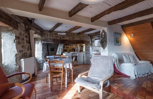 Gluiras House | Vacation Home "Gîte De Chapelèche Châtaigniers 7 P" with Private Terrace & Wi-Fi