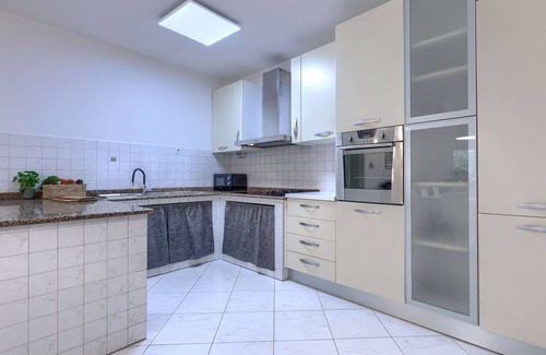 Topid House | Vacation home Green by Interhome