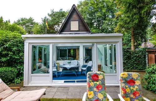 Wiefelstede House | Vacation home "Haus am See" - Holiday home, shower, WC